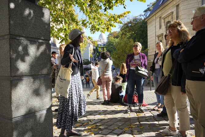 Guided tour of Montmartre in songs with a professional - Timing and where you meet, Place des Abbesses to Sacré-Coeur