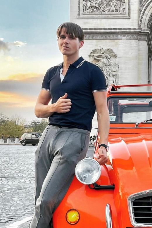 Guided Tour of Paris in Citroën 2CV - The monuments and royal squares that make the city feel complete