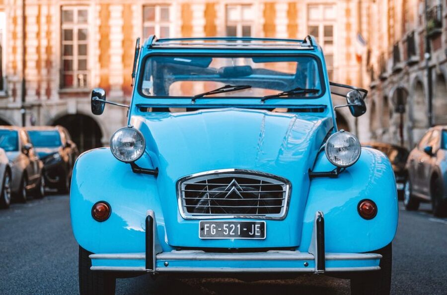 Guided Tour of Paris in Citroën 2CV - What it feels like to cruise past Paris sights, street by street