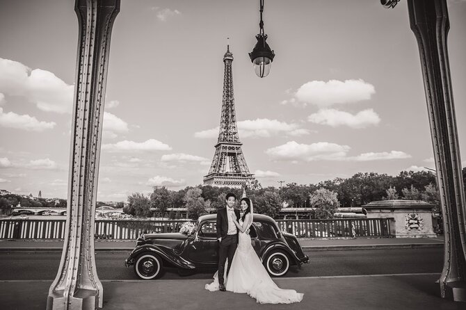 Guided tour of Paris in Citroën Traction Avant or DS 21 - Moulin Rouge to Sacré-Cœur, Montmartre without the uphill grind