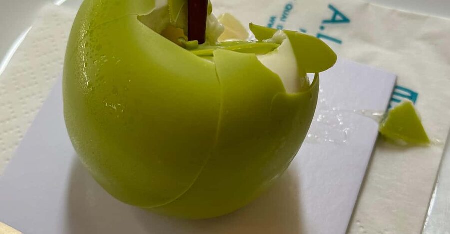 Guided Tour of Pastries in the Latin Quarter in Paris - The Odéon meetup, and why the green umbrella matters
