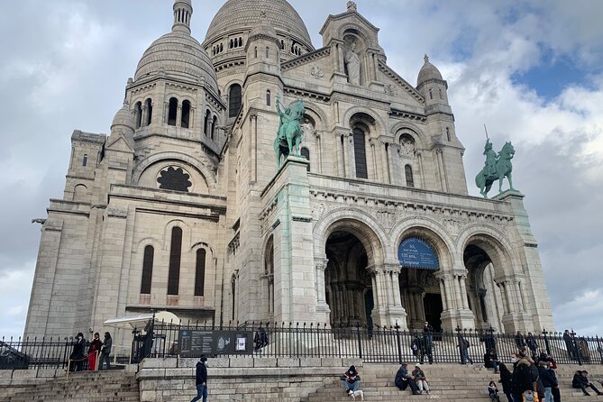 Guided Tour of Sacré-Coeur and Montmartre - Montmartre streets and Place du Tertre: where the stories live