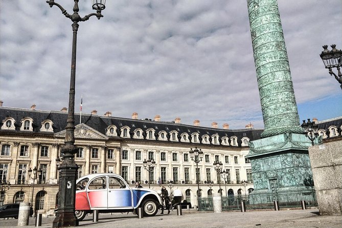 Half day trip in Paris in a vintage and convertible car with a Parisian - Personalization: turning a set itinerary into your Paris day