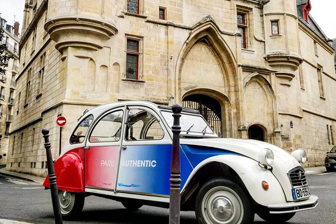 Half day trip in Paris in a vintage and convertible car with a Parisian - Comfort and practicalities inside a vintage convertible