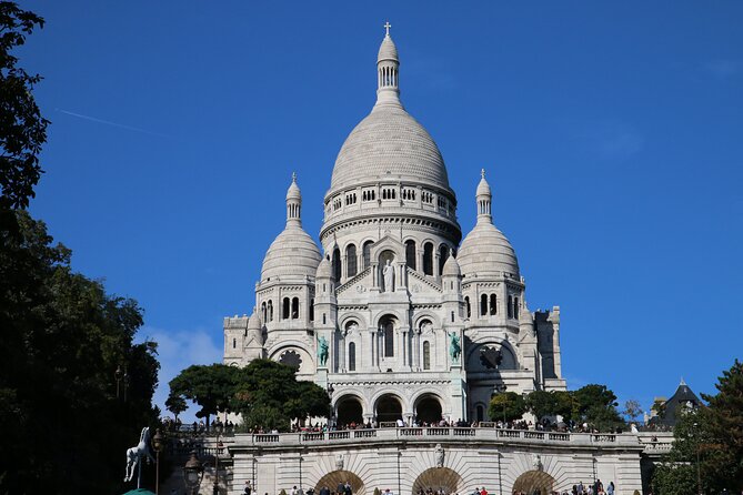 Half-day Walking tour with Fun Guide & Arc du Triomphe Tickets - Hotel de Ville, Moulin Rouge, Louvre: Pass-By Stops That Still Teach You Where Things Are