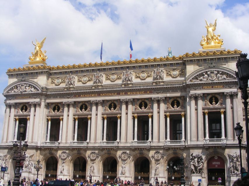 Haussmannian Paris 2-Hour Private Walking Tour - Finding your way at Métro Opéra, then following the red-tote guide
