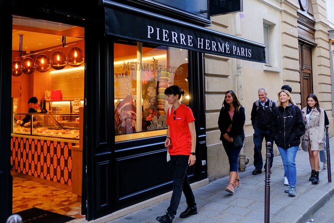Hidden Paris: Explore Medieval Marais on a Walking Tour - Hôtel de Ville and the dark edges of Paris justice