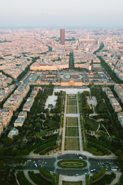 Highlights of Paris Bike Tour in English or Dutch - Napoléon’s Tomb: a quick stop with big emotional weight