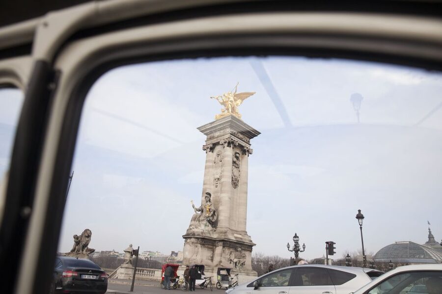 Highlights of Paris: Private 6-Hour Vintage 2CV Tour - Champs de Mars picnic by the Eiffel Tower, done the simple French way