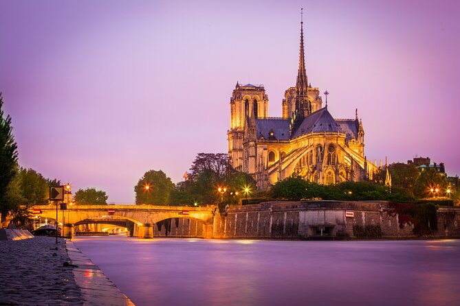 Historic Heart of Paris: Île de la Cité Walking Tour - Starting at Hôtel de Ville, then crossing by Pont Louis-Philippe