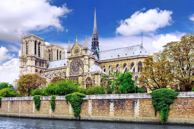 Historic Heart of Paris: Île de la Cité Walking Tour - Notre Dame area: Quasimodo, the 2019 fire, and restoration