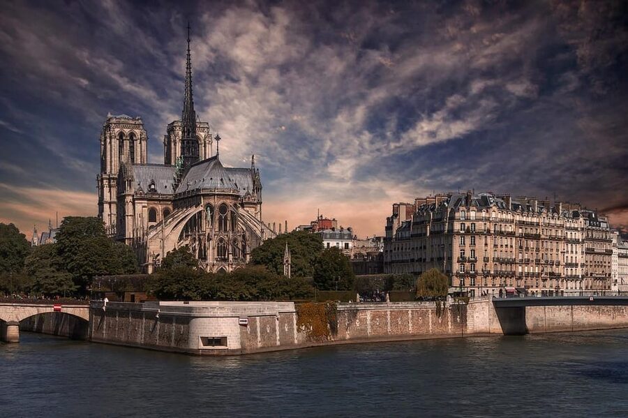 Historic Paris Walking Tour in English - What else you’ll see besides Louvre, Notre-Dame, Pont des Arts, and Tuileries