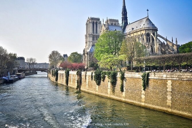 Île de la Cité Private 2h Tour with Latin Quarter & Seine River - Meeting at Pont Neuf, Then Getting Oriented Fast