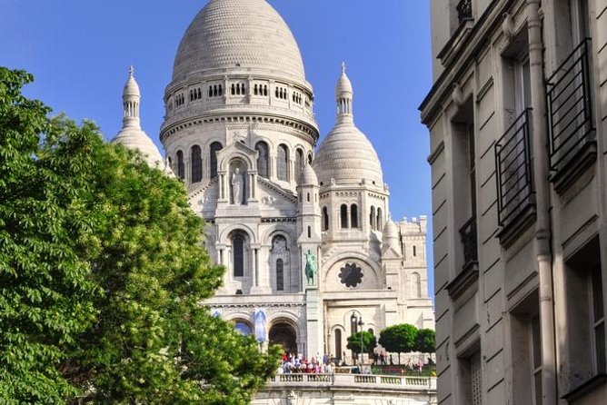 Impressionist Paris: d'Orsay & Montmartre Exclusive Guided Tour - Montmartre walking tour: the famous places and the artist logic