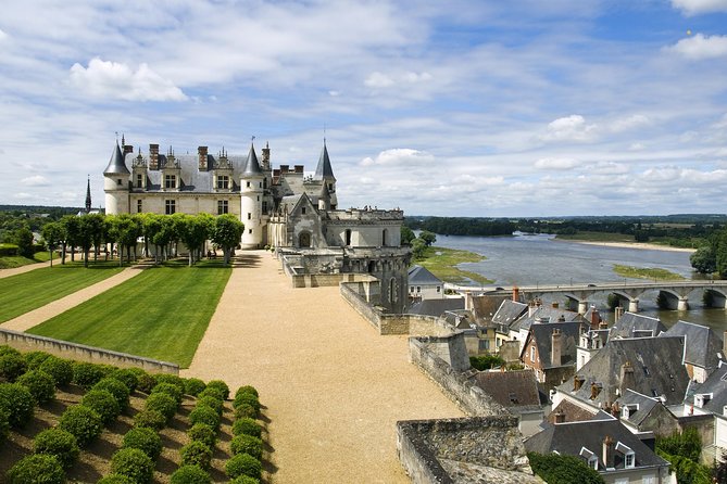 Incredible Loire castles tour with lunch and a vineyard visit - A Small-Group Loire Day From Your Paris Hotel