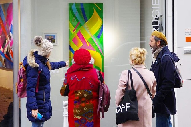 Invader Hunt - Street Art Tour of le Marais - The tour style: small group, real guidance, active looking