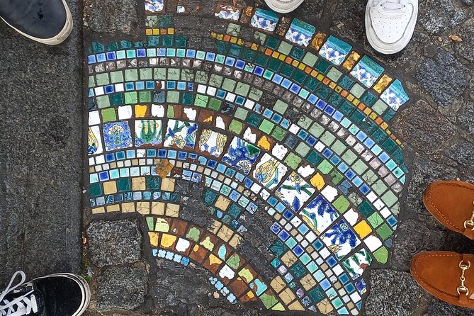 Invader Hunt - Street Art Tour of le Marais - Stop 1: Fontaine Stravinsky and the art around the fountain