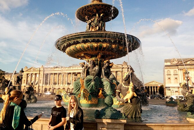 Kickstart Paris Private Tour. City Highlights for Newcomers - Pont des Arts: romance with an engineering fact