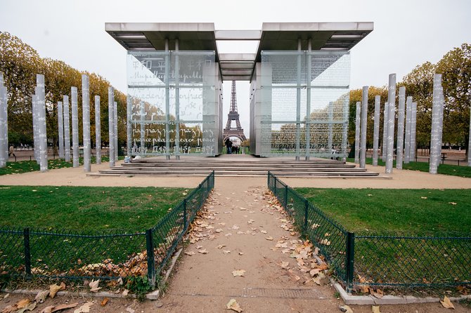 Kickstart Paris Private Tour. City Highlights for Newcomers - Jardin des Tuileries and Place de la Concorde: royal gardens to revolutionary square