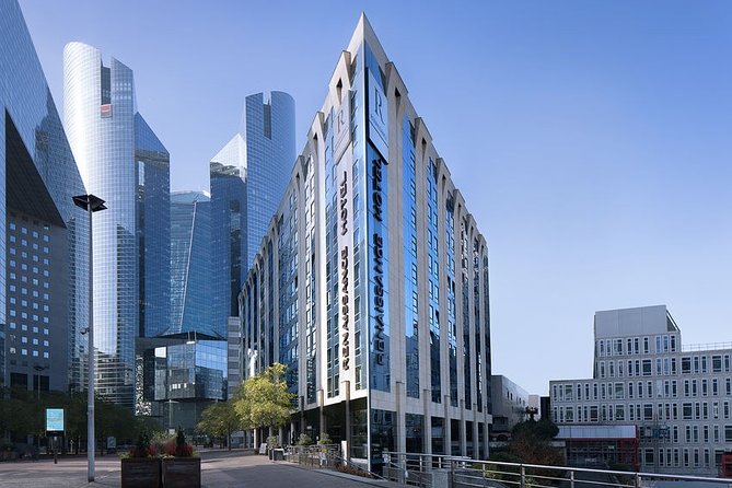 La Defense Private Transfer to Airport or Central Paris - Should You Book This Private Transfer to CDG or Orly?