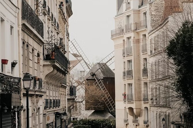 Le Grand Tour Half Day Private Walking Tour All the Main Sites - Montmartre highlights: Sacre-Coeur, artists, and the Bateau-Lavoir trail