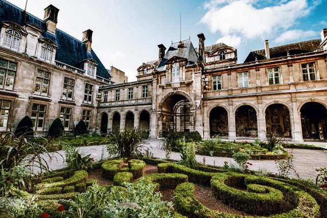 Le Marais District & Jewish Quarter - Exclusive Guided Walking Tour - Place des Vosges and Rue des Francs Bourgeois, the Marais at full beauty