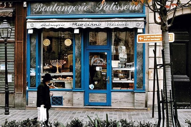 Le Marais District & Jewish Quarter - Exclusive Guided Walking Tour - Churches and palaces: Saint Paul Saint Louis and the Hotel de Sully courtyard