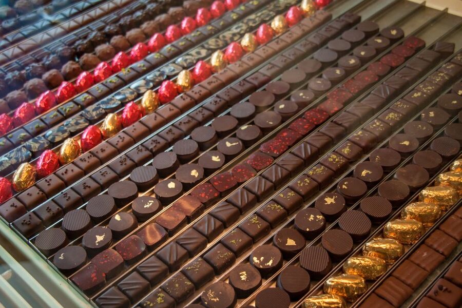 Le Marais: Pastry and Chocolate Food Tour - Meeting up at 35 Rue Rambuteau, and why location matters