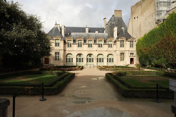 Le Marais Private Walking Tour - Pompidou and the Gentrification Story, Seen From the Outside