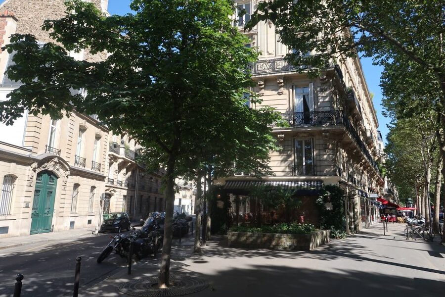 Lifestyle Tour of Saint-Germain-des-Prés - Key takeaways