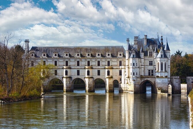 Loire 3 Best Castles with Wine Tasting Private trip from Paris - Château Royal d’Amboise and the Histopad Experience