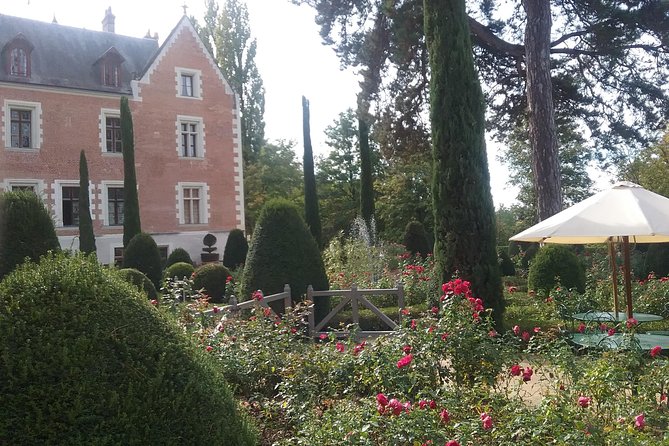 Loire Valley 2 Days private tour all inclusive from Paris with train tickets - Montrichard lunch by the river Cher (with a 30 euro allowance)