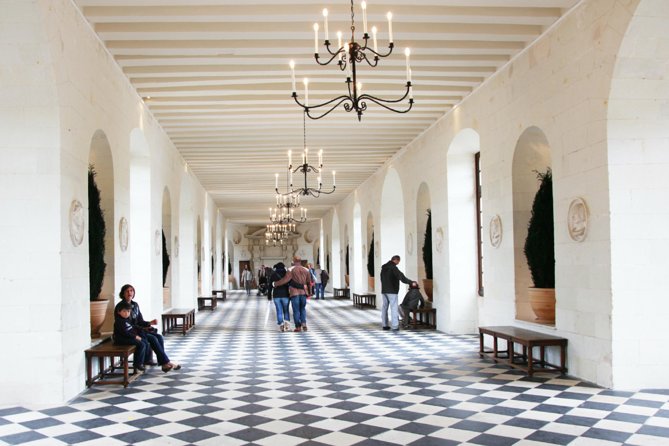 Loire Valley Castles Day Trip from Paris with Complementary Wine - FAQ