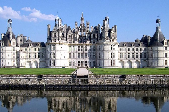 Loire Valley Castles Guided Day Trip from Paris in Minivan - Guide Impact: When the Drive Commentary Really Matters