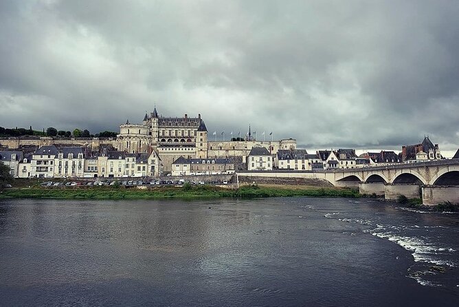 Loire Valley Castles Small-Group Day Trip from Paris - Lunch and the Loire wine tasting, built into the day
