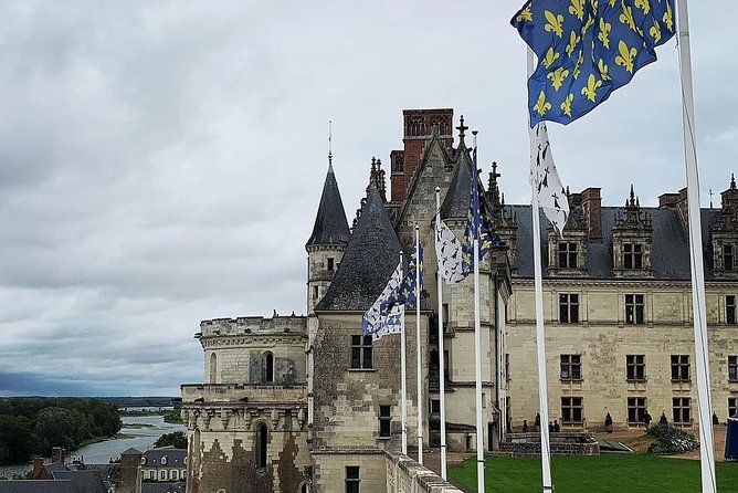 Loire Valley Castles Small-Group Day Trip from Paris - Walking, stairs, and what to pack for the châteaux circuit