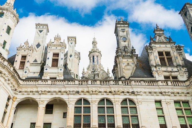 Loire Valley Wine and Castles Small-Group Day Trip from Paris - Chateau de Chambord: The Double Helix and Your Hour to Roam