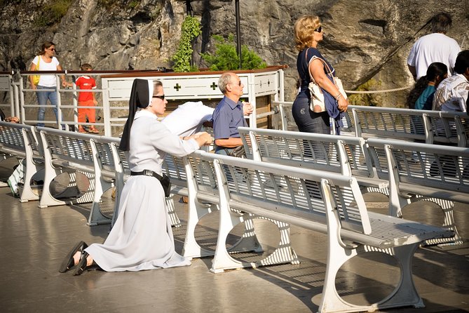 LOURDES : COME FOR A DAY - Private Day-trip from PARIS by High Speed Train - Sanctuaire Notre Dame de Lourdes: sanctuary and grotto in 3 focused hours