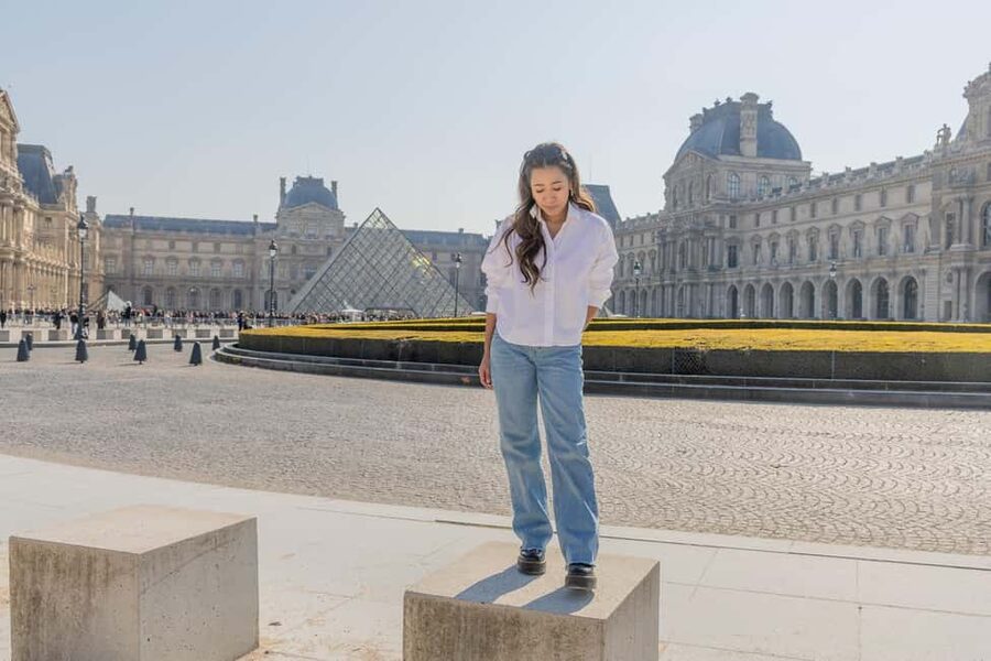 Louvre area photo shoot by Paris photographer - What’s Not Included (So You Don’t Get Surprised)