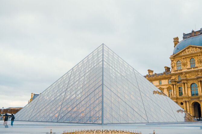 Louvre Art and Mysteries: Guided Experience for 6-people Max - Meeting at Palais Royal, then into the museum