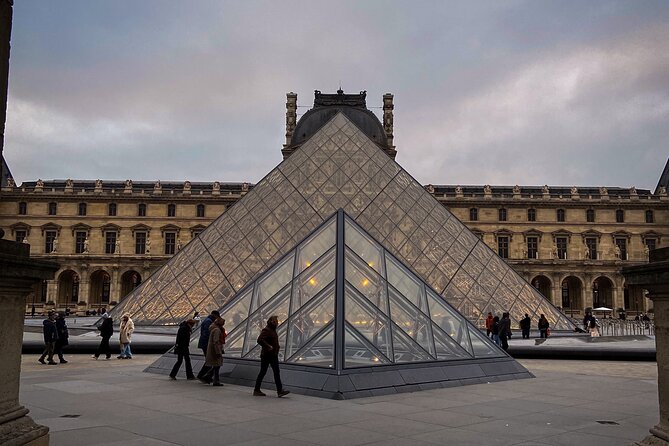 Louvre Highlights & Mona Lisa Guided Tour - Timed tickets and skip-the-line entry, the logistics win you feel immediately