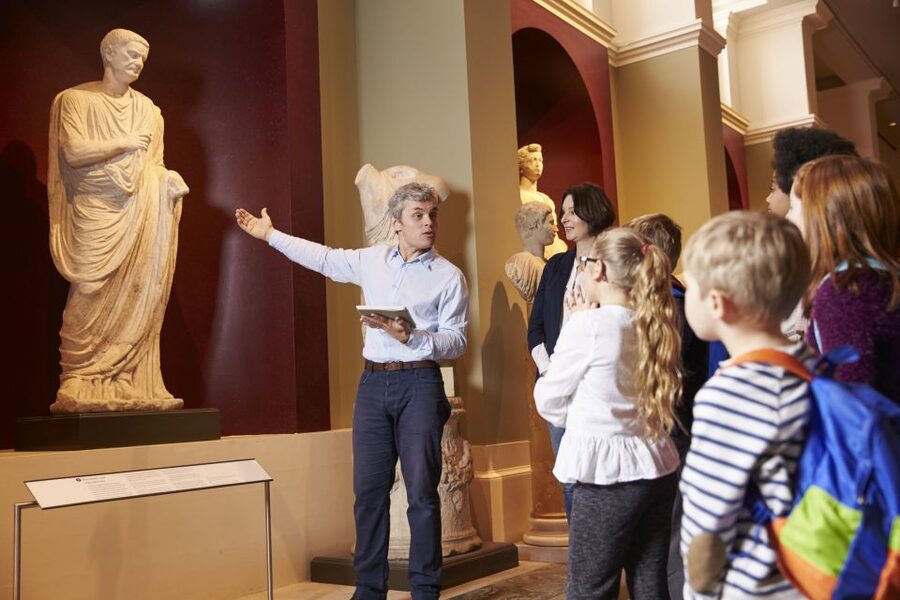 Louvre Masterpieces Private Guided Tour with Reserved Access - Reserved entry at the Pyramid, and the Louis XIV meet point