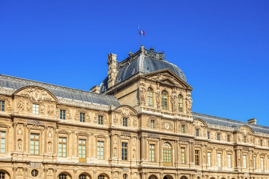Louvre & Mona Lisa Small Group Tour with Reserved Entry - Reserved entry and headsets: the best way to beat a time-taxed museum