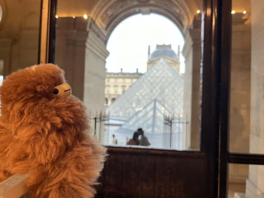 Louvre Museum Entry Ticket and Private Guided Tour - Standing close to the Mona Lisa and the big sculpture moments