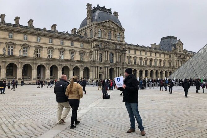 Louvre Museum: Guided Tour at Closing Time with Mona Lisa - The Sculptures: Winged Victory and Venus de Milo Without the Guesswork