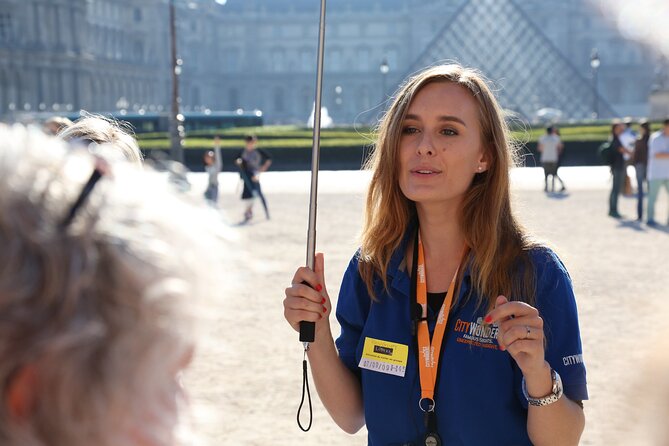 Louvre Museum Masterpieces Guided Tour with Access - Why this Louvre tour works: advance entry plus audio headsets