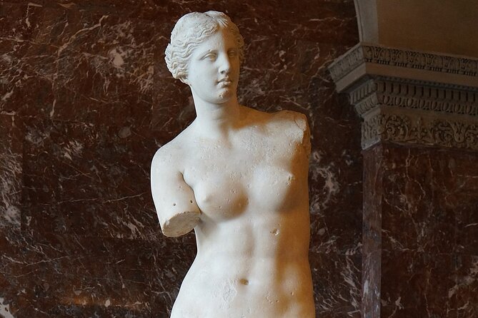 Louvre Museum - Private Family Tour with Da Vinci Treasure Hunt - How the guide keeps families happy without turning it into a sprint