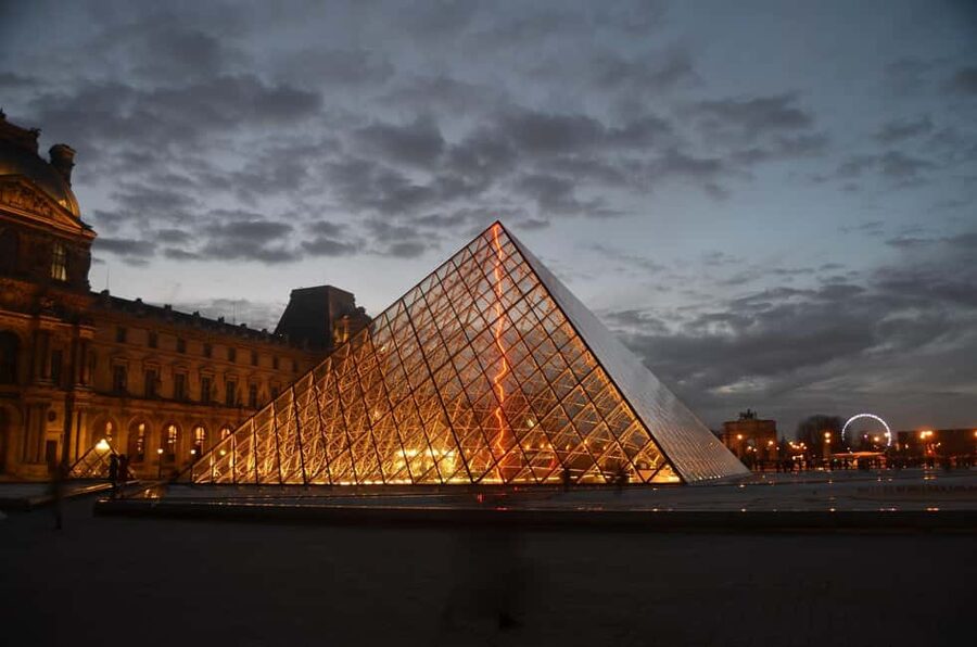 Louvre Museum Timed Entrance Ticket with Audio Guide - WhatsApp Tickets and the Audio Guide Handoff