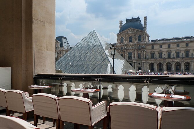 Louvre Private Guided Tour From Paris with tickets - How the guide changes everything, from crowd control to story time