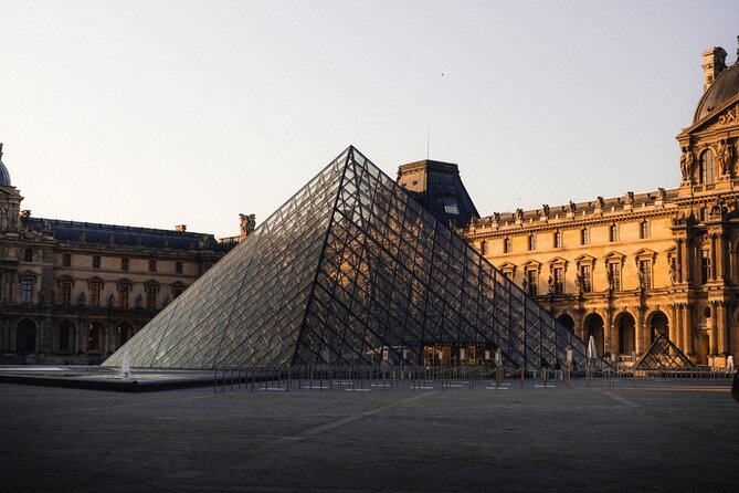 Louvre Private Tour – The Essentials and More with Expert Guide - Meeting point at the Louvre pyramid area (and how to avoid early confusion)